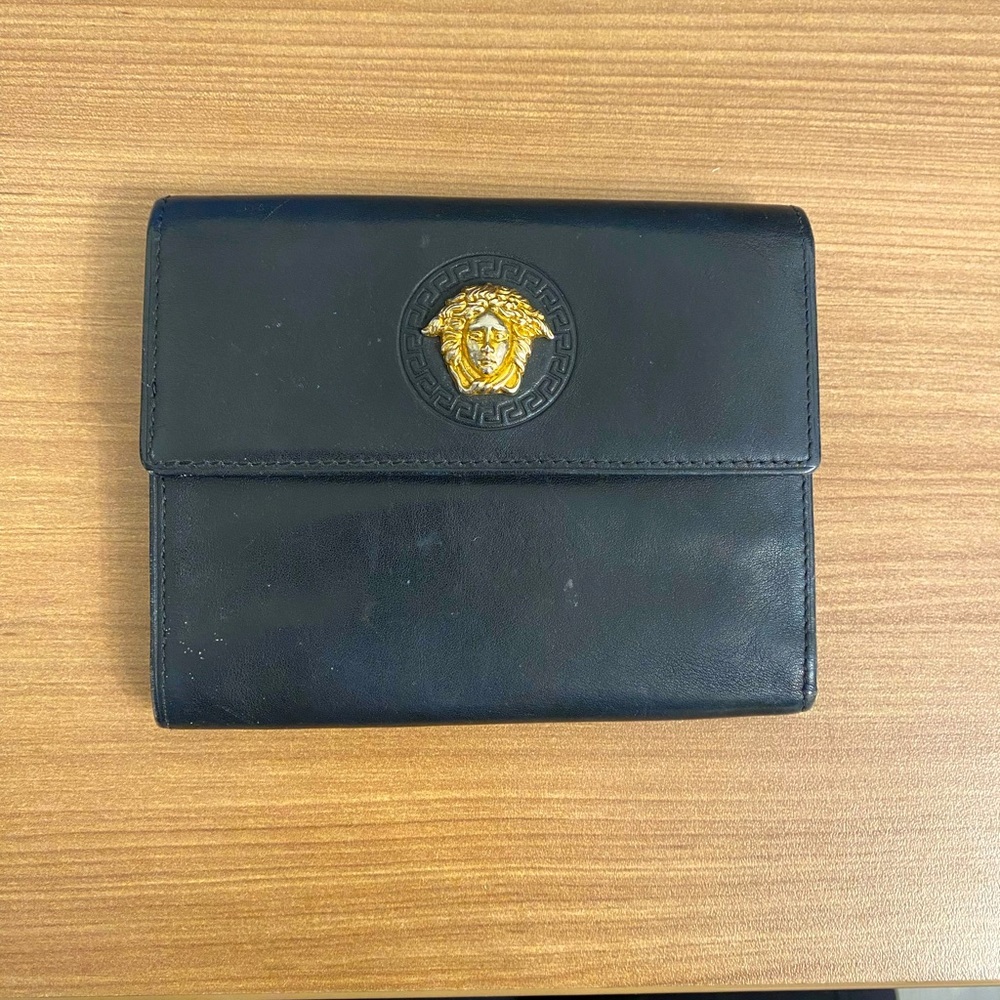 Authentic Versace vintage La Medusa leather wallet